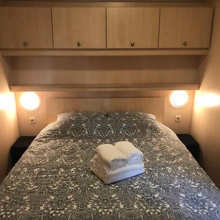 אתר קמפינג Luxe Vakantiechalet וחנינגן